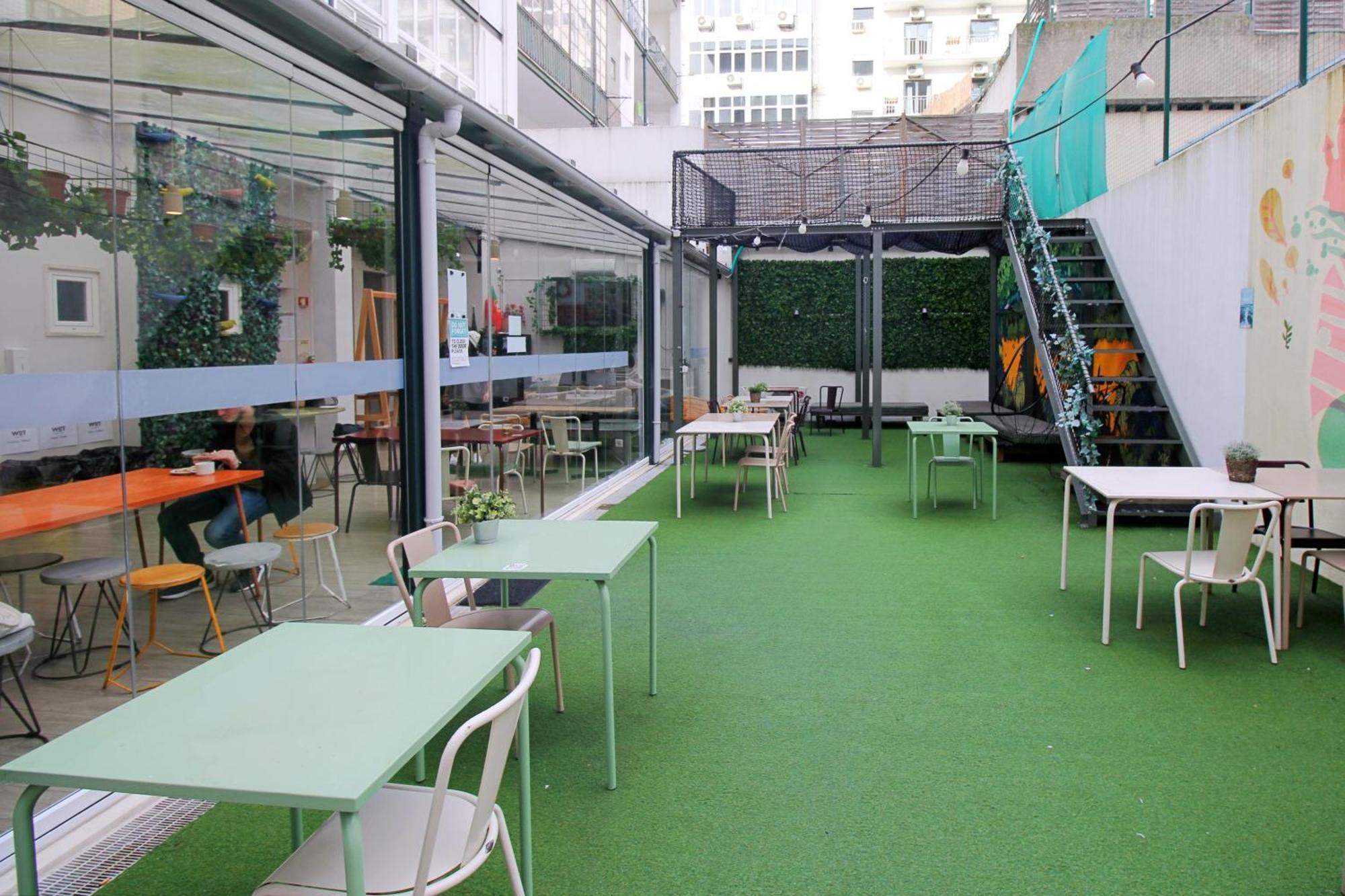 Hostel Wot Lisbon Patio Exteriér fotografie